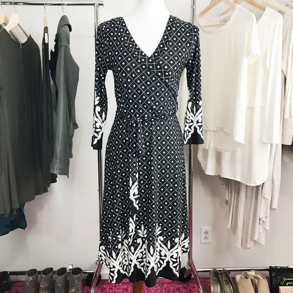 TUA Size Small Faux Wrap 3/4 Sleeve V-neck Dress - Picture 2 of 8